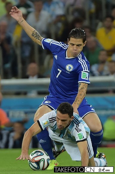  门兴格拉德巴赫定位球战术显威，力克中游球队